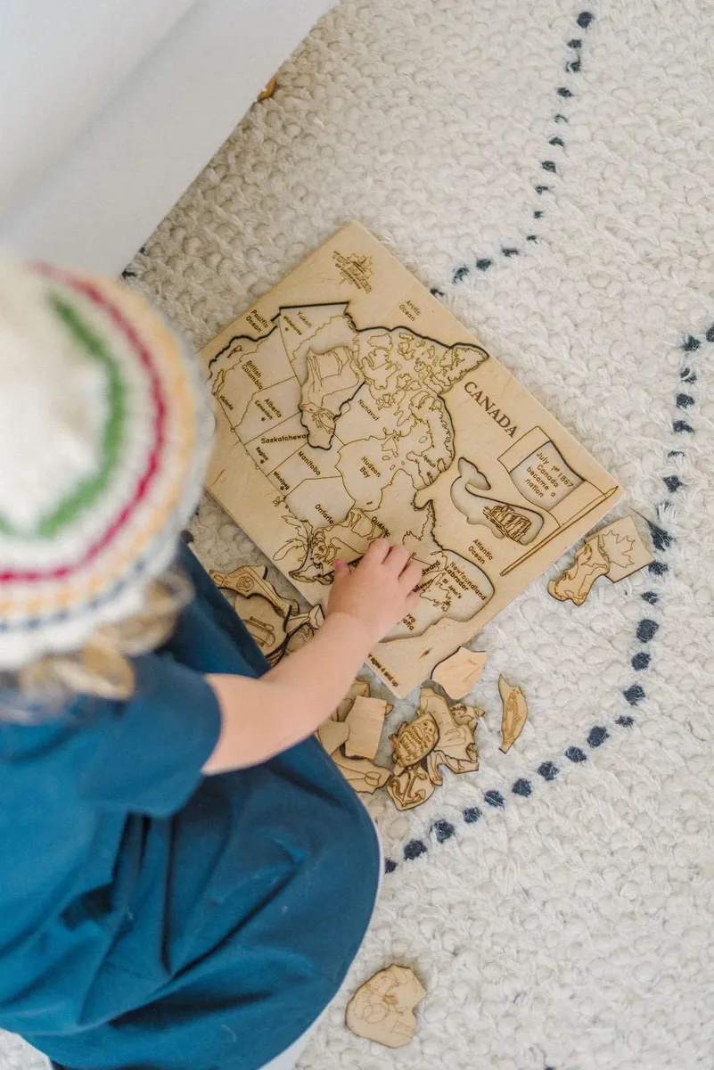 Kids Canada Map Puzzle with Native Animals